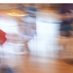 verwischtes Bild von Stühlen