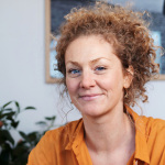 zeigt Porträt von Cornelia Schneider